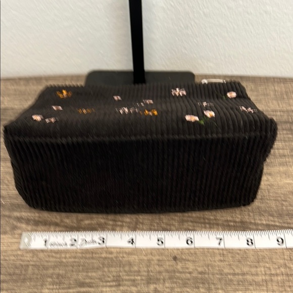 ✨Shiraleah Black Corduroy Cosmetic Bag with Floral Embroidery 🌼 - Picture 6 of 7